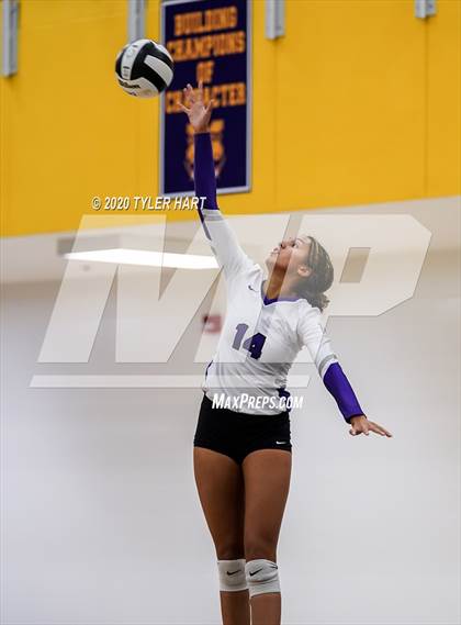Thumbnail 1 in Terre Haute South Vigo vs. Brownsburg (IHSAA 4A Sectional Semifinal) photogallery.