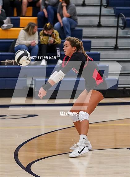 Thumbnail 3 in Terre Haute South Vigo vs. Brownsburg (IHSAA 4A Sectional Semifinal) photogallery.