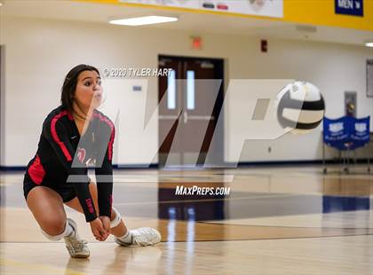 Thumbnail 1 in Terre Haute South Vigo vs. Brownsburg (IHSAA 4A Sectional Semifinal) photogallery.