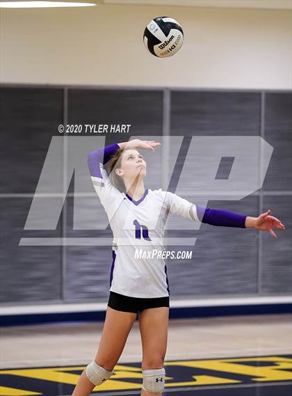 Thumbnail 2 in Terre Haute South Vigo vs. Brownsburg (IHSAA 4A Sectional Semifinal) photogallery.