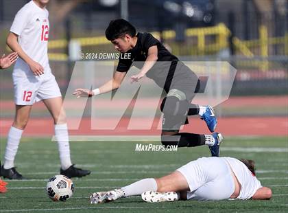 Thumbnail 3 in Lincoln vs. McClatchy photogallery.