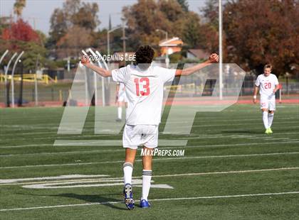 Thumbnail 3 in Lincoln vs. McClatchy photogallery.