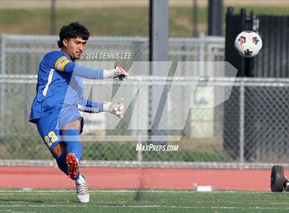 Thumbnail 3 in Lincoln vs. McClatchy photogallery.