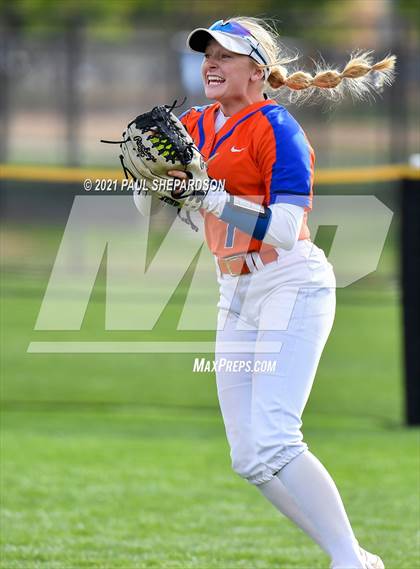 Thumbnail 1 in Legend vs. Columbine (CHSAA 5A State Final Game) photogallery.