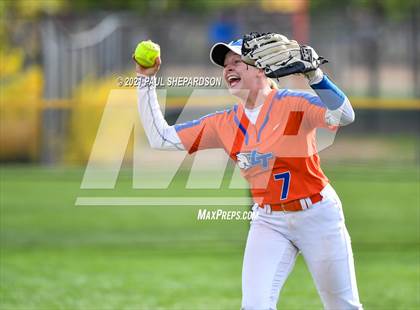 Thumbnail 1 in Legend vs. Columbine (CHSAA 5A State Final Game) photogallery.