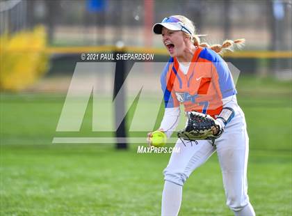 Thumbnail 2 in Legend vs. Columbine (CHSAA 5A State Final Game) photogallery.