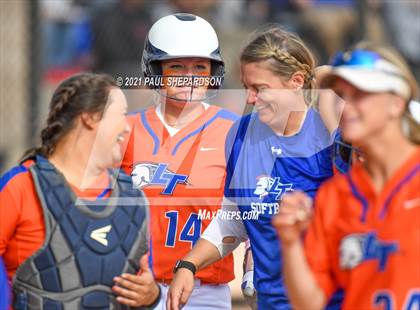 Thumbnail 2 in Legend vs. Columbine (CHSAA 5A State Final Game) photogallery.