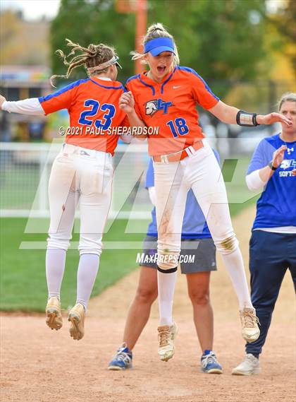 Thumbnail 2 in Legend vs. Columbine (CHSAA 5A State Final Game) photogallery.