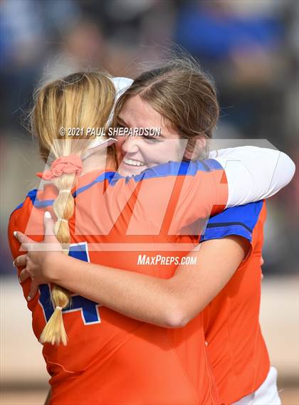 Thumbnail 1 in Legend vs. Columbine (CHSAA 5A State Final Game) photogallery.