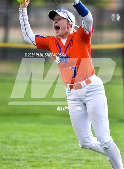 Thumbnail 1 in Legend vs. Columbine (CHSAA 5A State Final Game) photogallery.