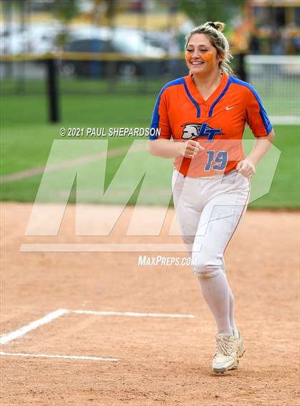 Thumbnail 2 in Legend vs. Columbine (CHSAA 5A State Final Game) photogallery.