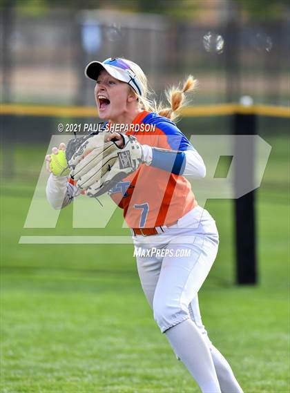 Thumbnail 3 in Legend vs. Columbine (CHSAA 5A State Final Game) photogallery.
