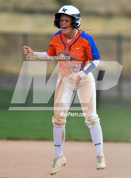 Thumbnail 3 in Legend vs. Columbine (CHSAA 5A State Final Game) photogallery.