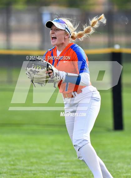 Thumbnail 2 in Legend vs. Columbine (CHSAA 5A State Final Game) photogallery.