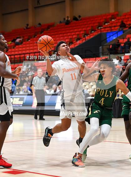 Thumbnail 3 in The Park School of Buffalo vs. Long Beach Poly (King Cotton Classic) photogallery.