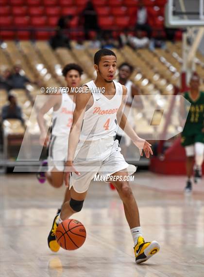 Thumbnail 2 in The Park School of Buffalo vs. Long Beach Poly (King Cotton Classic) photogallery.