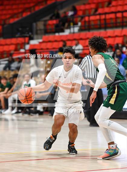 Thumbnail 2 in The Park School of Buffalo vs. Long Beach Poly (King Cotton Classic) photogallery.