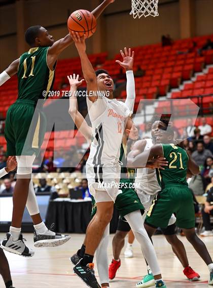 Thumbnail 2 in The Park School of Buffalo vs. Long Beach Poly (King Cotton Classic) photogallery.