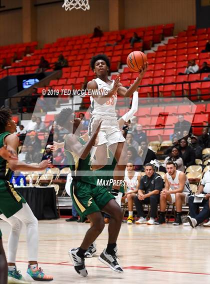 Thumbnail 3 in The Park School of Buffalo vs. Long Beach Poly (King Cotton Classic) photogallery.