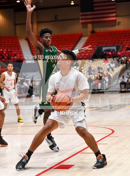 Thumbnail 2 in The Park School of Buffalo vs. Long Beach Poly (King Cotton Classic) photogallery.