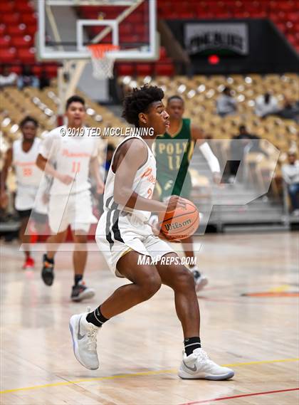 Thumbnail 2 in The Park School of Buffalo vs. Long Beach Poly (King Cotton Classic) photogallery.