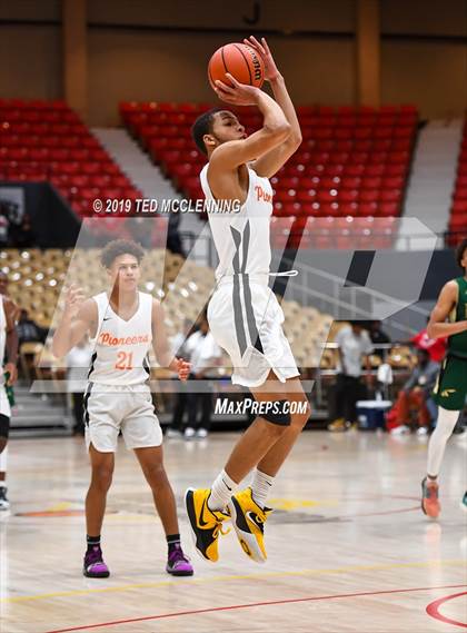 Thumbnail 1 in The Park School of Buffalo vs. Long Beach Poly (King Cotton Classic) photogallery.