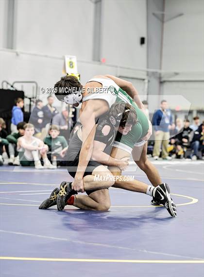 Thumbnail 2 in NYSPHSAA Wrestling Dual Finals Round 1 (Seaford vs Nanuet) photogallery.