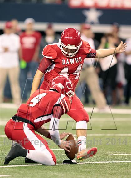 Thumbnail 2 in Carthage vs. Kilgore (UIL 3A Division 1 Final) photogallery.