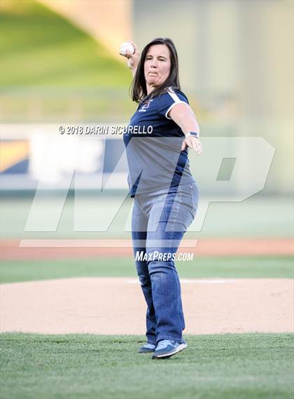 Thumbnail 1 in Centennial vs. Kellis photogallery.