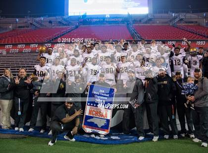 Thumbnail 3 in North Davidson vs. Shelby (NCHSAA 2AA Championship) photogallery.