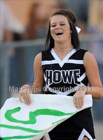 Thumbnail 3 in Chico vs. Howe photogallery.