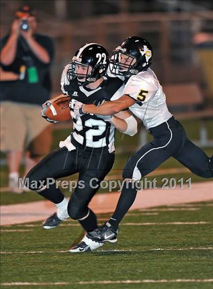 Thumbnail 3 in Chico vs. Howe photogallery.