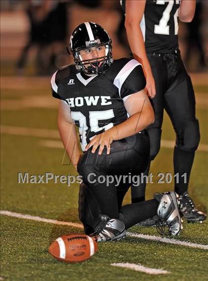 Thumbnail 3 in Chico vs. Howe photogallery.
