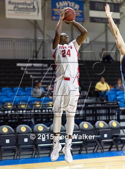 Thumbnail 3 in Patterson vs. Bellarmine College Prep photogallery.