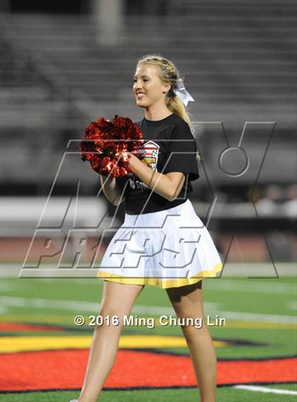 Thumbnail 2 in Mission Viejo vs. Oak Hills (Honor Bowl) photogallery.