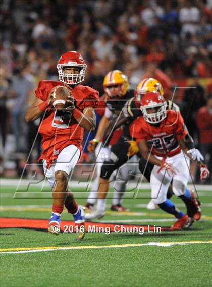 Thumbnail 1 in Mission Viejo vs. Oak Hills (Honor Bowl) photogallery.