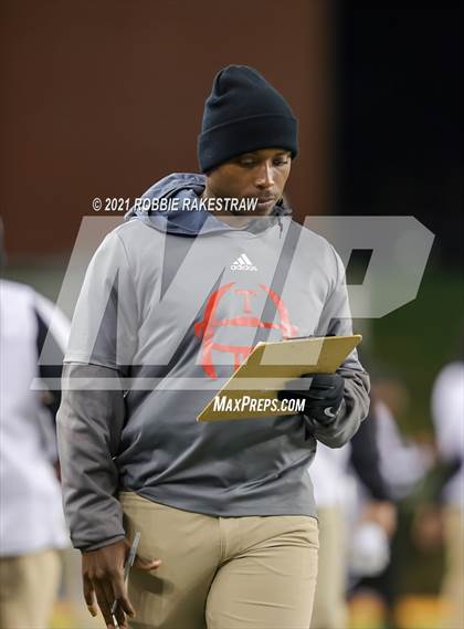 Thumbnail 3 in Guyer vs. Tomball (UIL 6A DII Semifinal) photogallery.