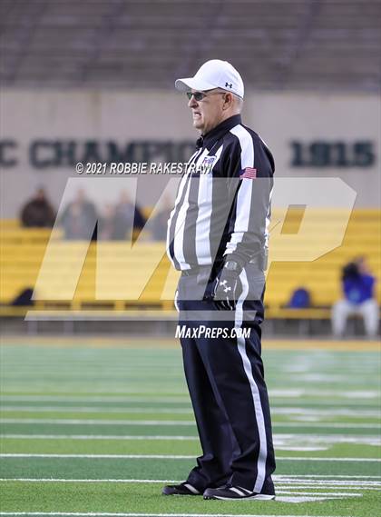 Thumbnail 1 in Guyer vs. Tomball (UIL 6A DII Semifinal) photogallery.