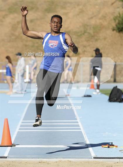 Thumbnail 2 in Cougar Friendship Relays photogallery.
