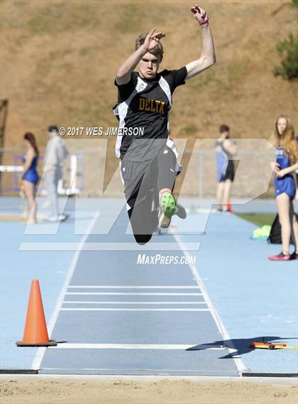 Thumbnail 2 in Cougar Friendship Relays photogallery.