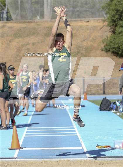 Thumbnail 2 in Cougar Friendship Relays photogallery.