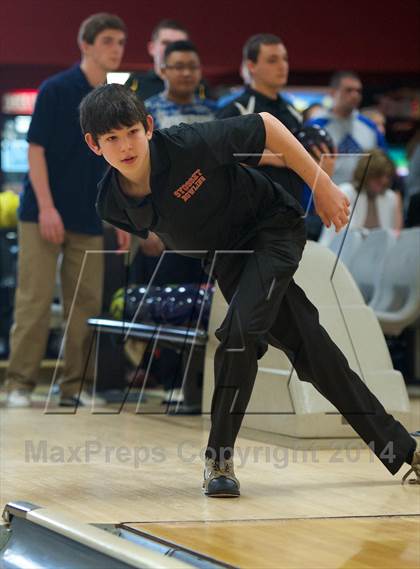 Thumbnail 3 in Section 8 Bowling Championships photogallery.