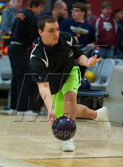 Thumbnail 2 in Section 8 Bowling Championships photogallery.