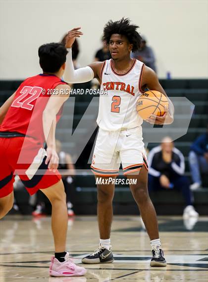 Thumbnail 2 in San Joaquin Memorial vs. Central photogallery.