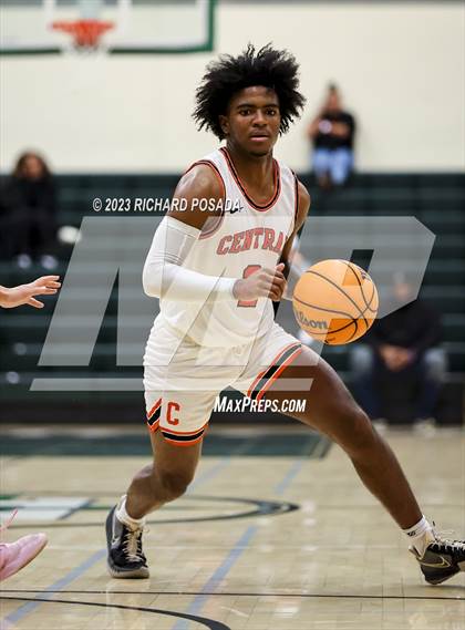 Thumbnail 3 in San Joaquin Memorial vs. Central photogallery.