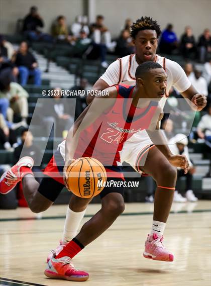 Thumbnail 2 in San Joaquin Memorial vs. Central photogallery.