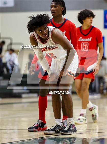 Thumbnail 2 in San Joaquin Memorial vs. Central photogallery.