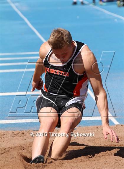 Thumbnail 1 in Mississippi 8 Conference Track Meet photogallery.