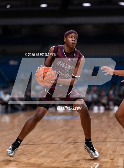 Thumbnail 3 in Waco Meyer vs. Hearne (UIL 2A Basketball Division I Final) photogallery.
