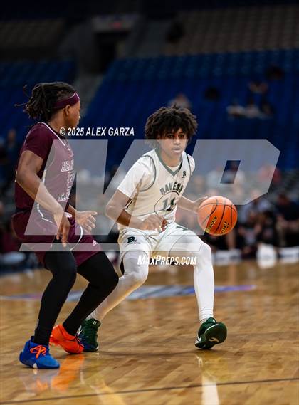 Thumbnail 2 in Waco Meyer vs. Hearne (UIL 2A Basketball Division I Final) photogallery.